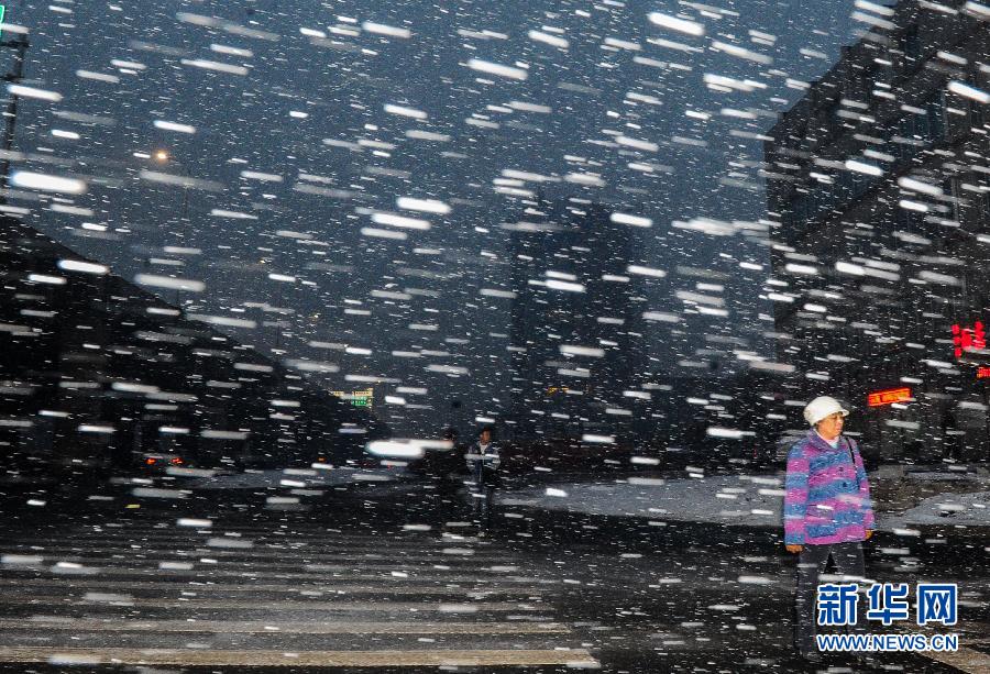 东北这波降雪开始上强度了,东北这场雪势开始增强了