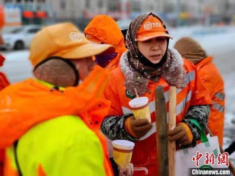 辽宁各地积极应对雨雪寒潮天气,辽宁多市全力抗击雨雪严寒天气